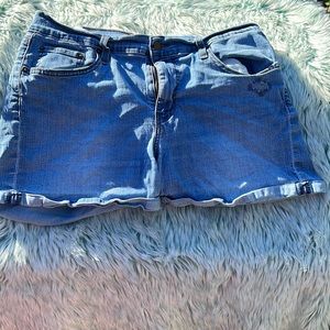 MID LENGTH WOMEN'S SHORTS